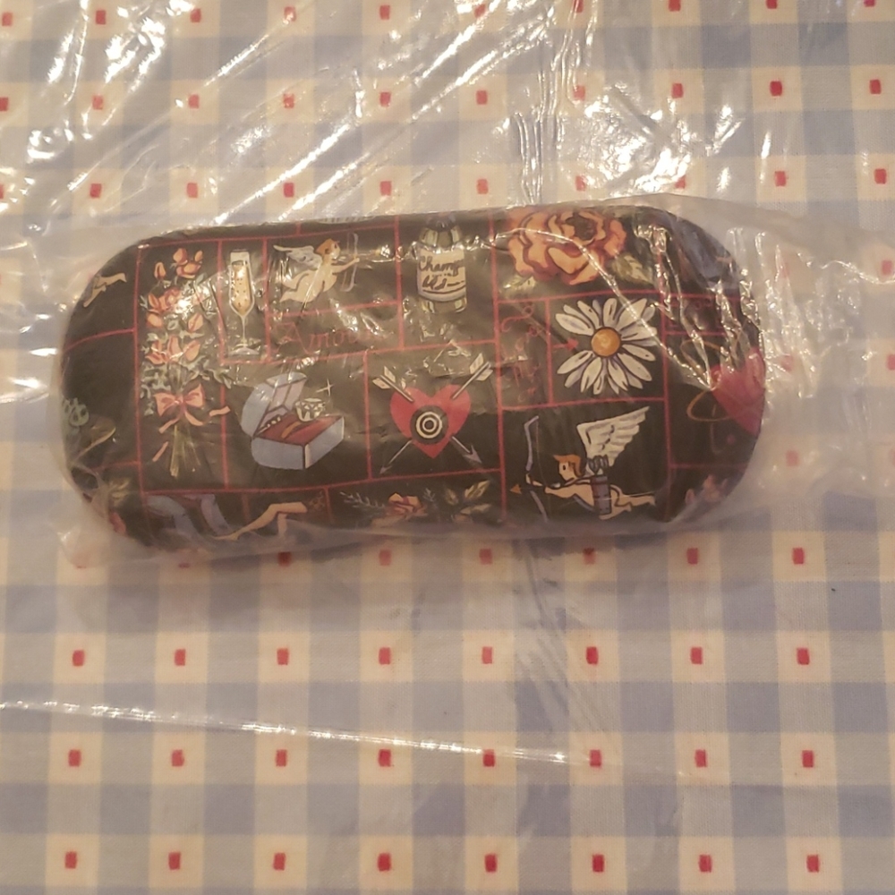 Hard Eyeglasses Case - Picture 4 of 4